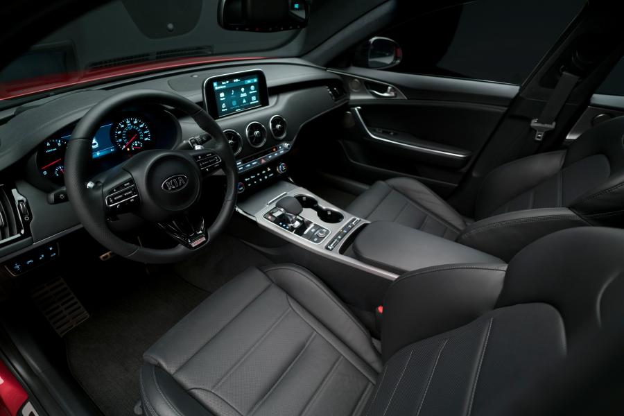 Интерьер Kia Stinger GT (CK) 2017 года  (NA) (фото 15 из 50)